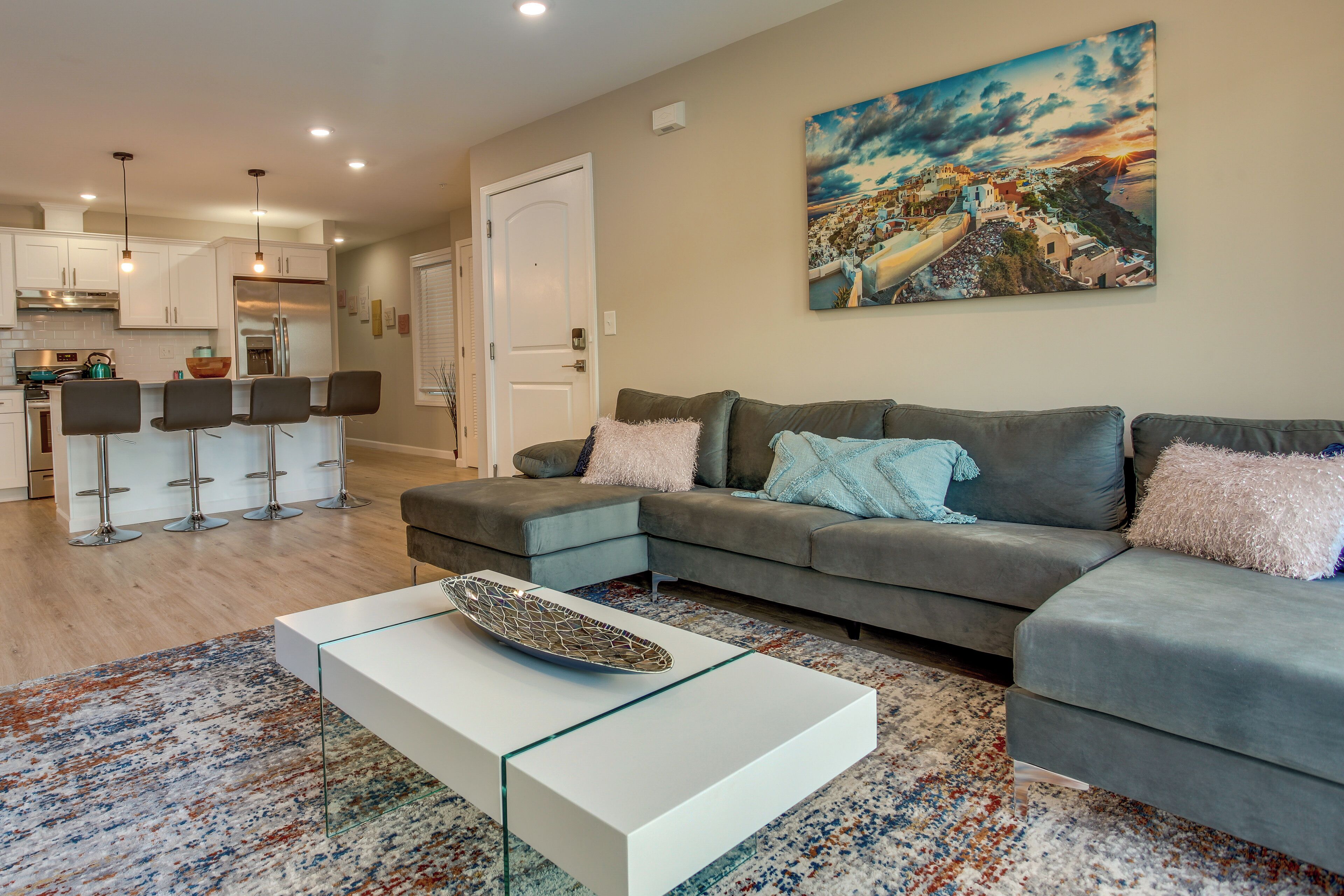 Modern City Getaway Near Downtown Newark + NYC!