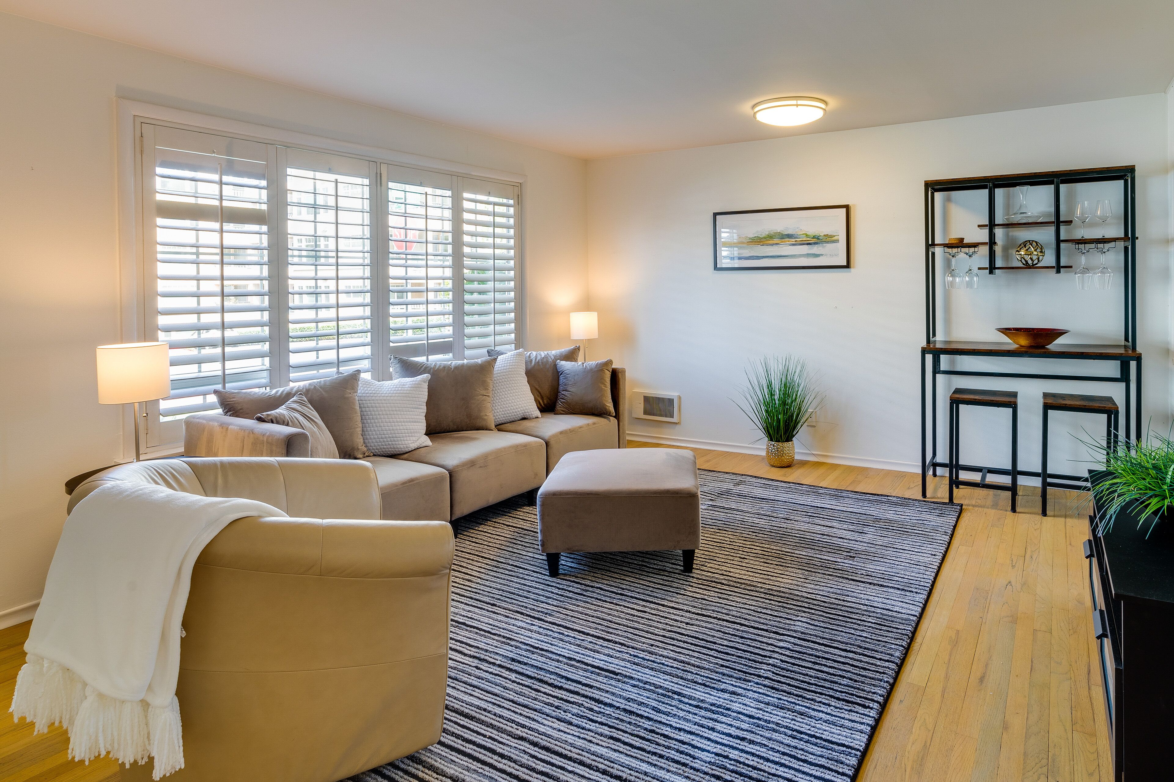 Downtown Kirkland Rental: Steps to Lake Washington