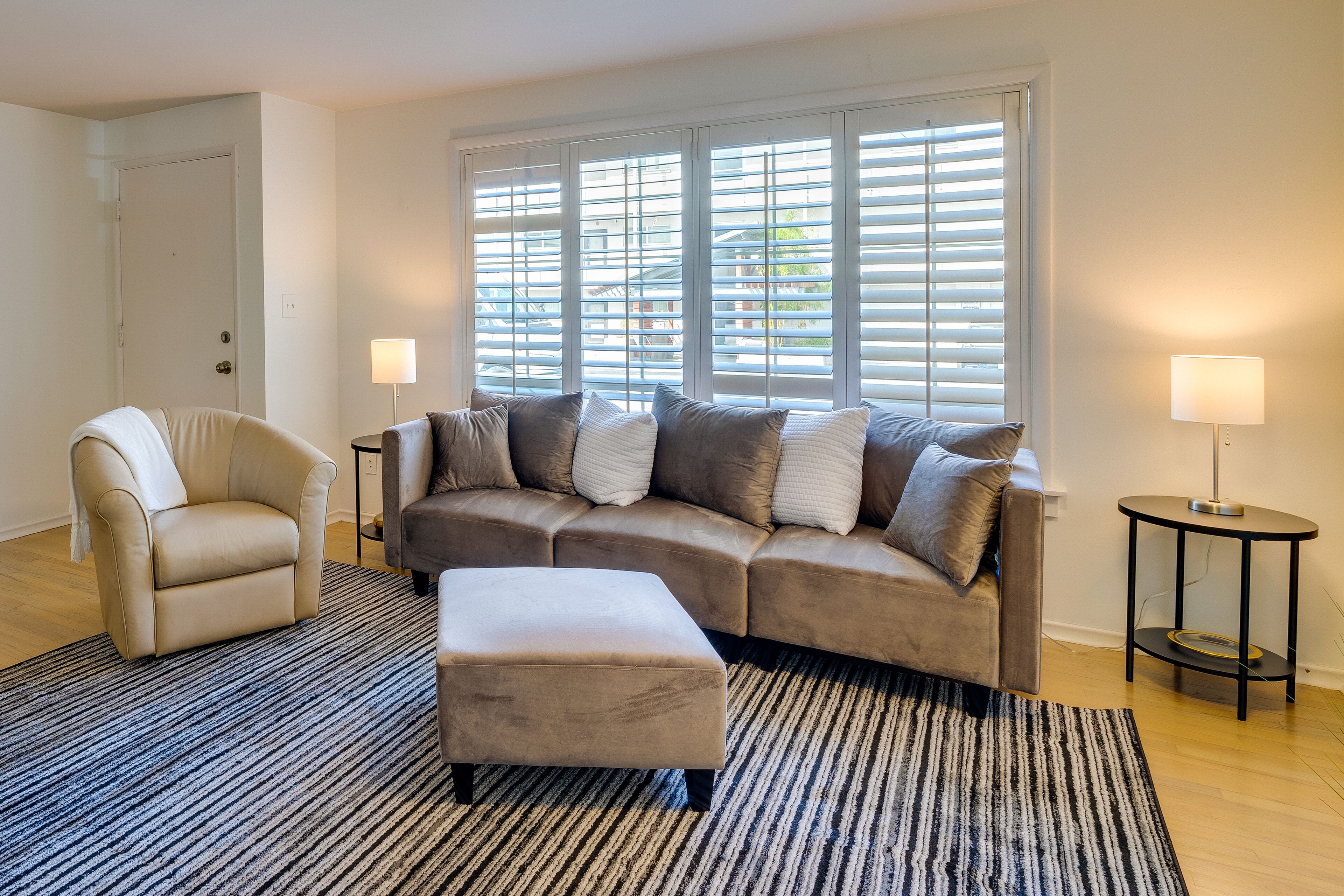 Downtown Kirkland Rental: Steps to Lake Washington