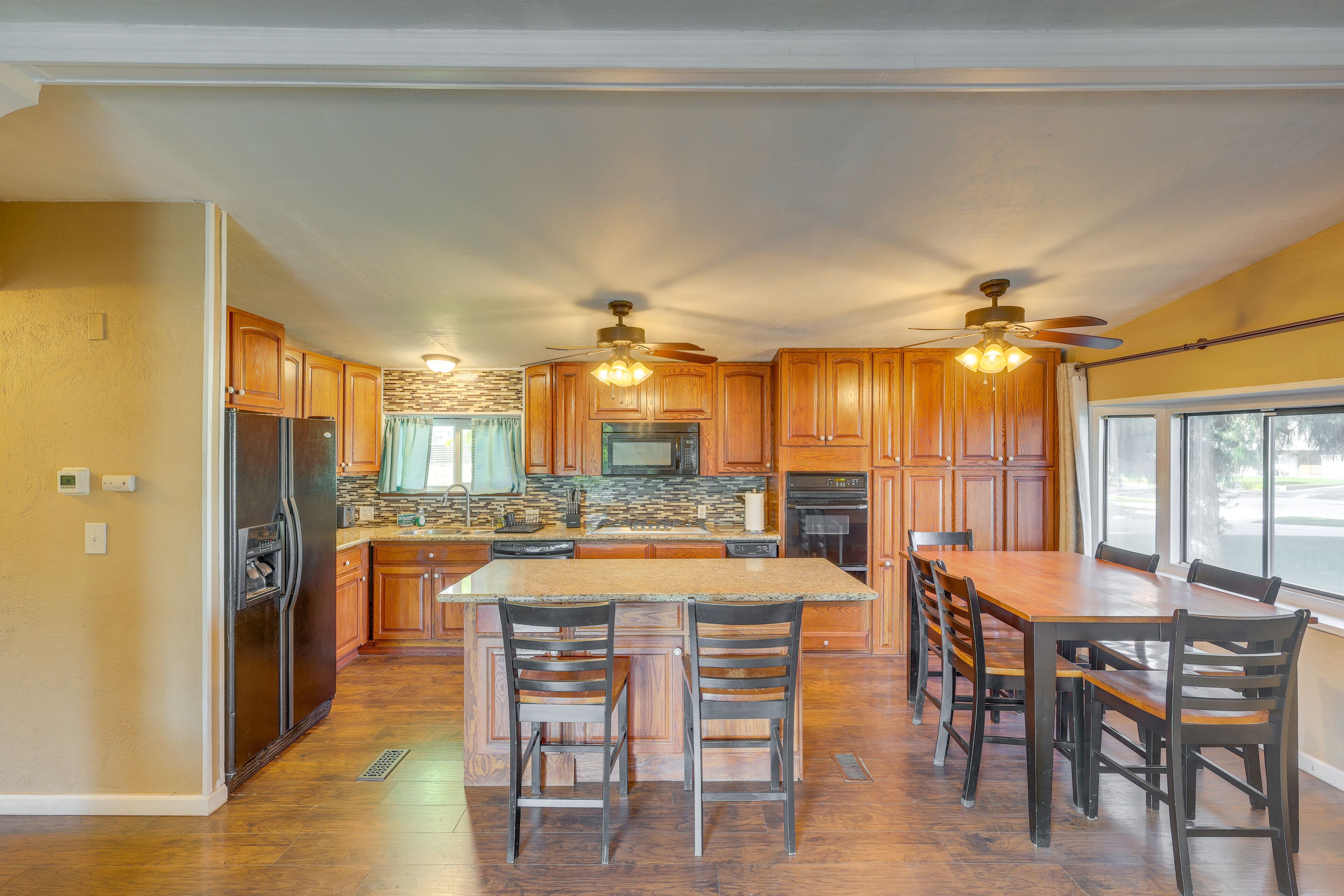 California Vacation Rental w/ Full Kitchen