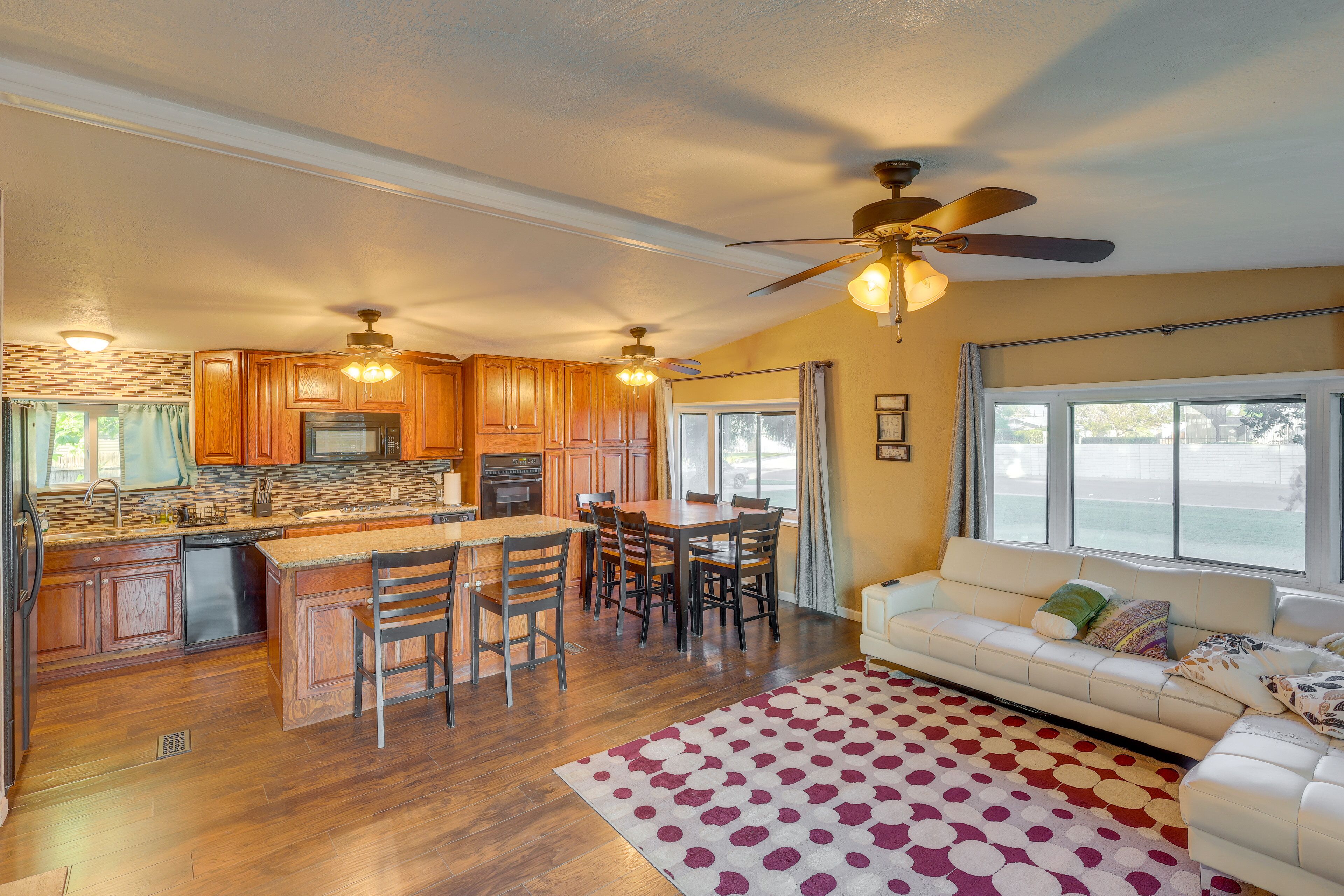 California Vacation Rental w/ Full Kitchen