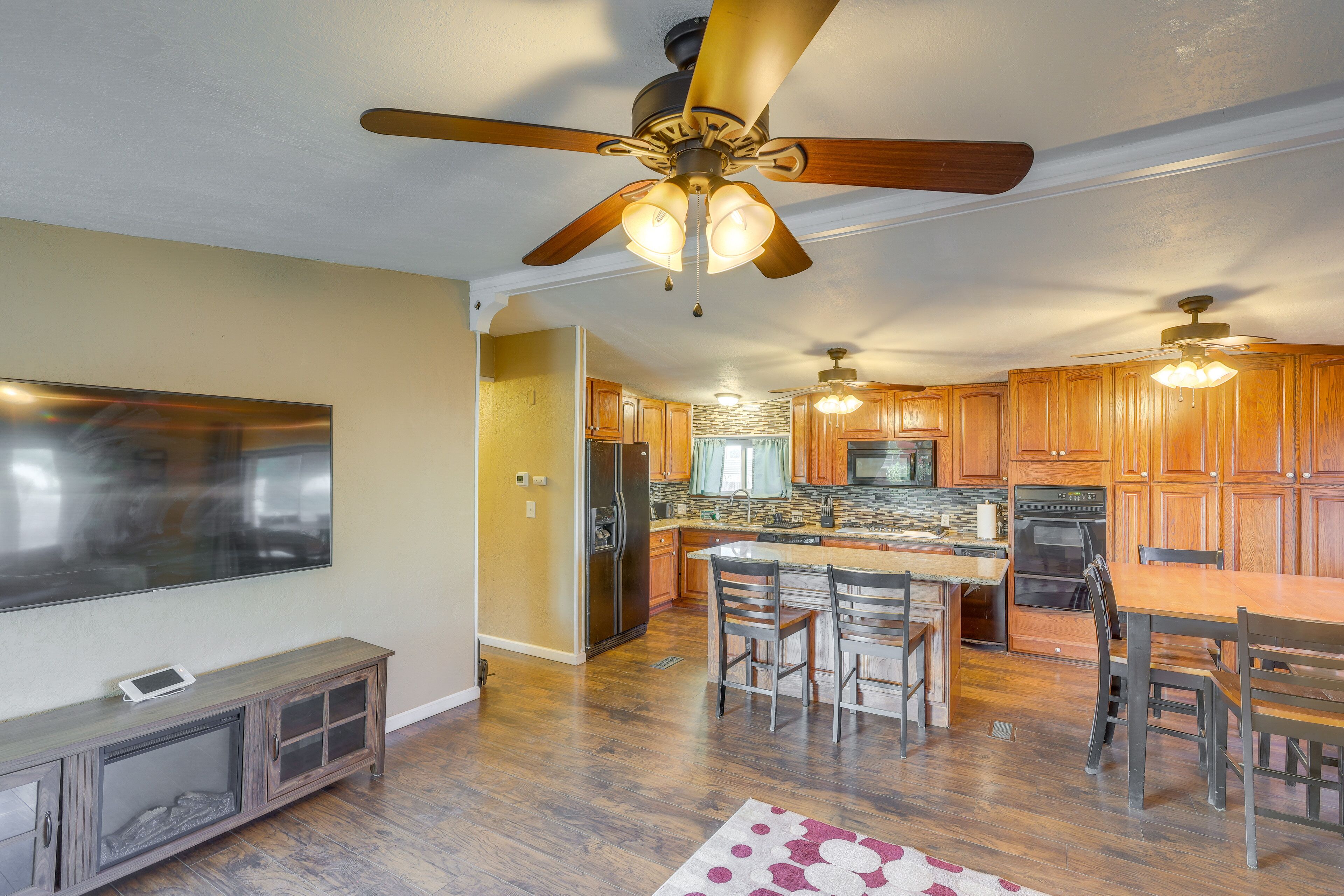 California Vacation Rental w/ Full Kitchen