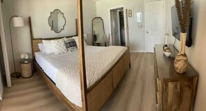3 bedrooms, iron/ironing board, travel cot, free WiFi - Direct Beachfront 3BR | Gulf-View Pool | Madeira (Madeira Beach)
