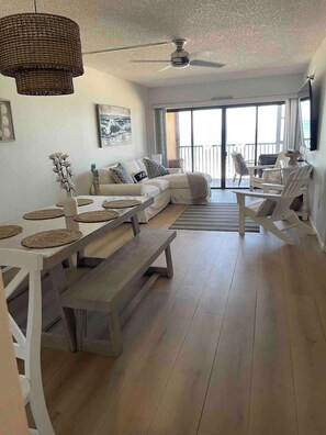 Smart TV - Direct Beachfront 3BR | Gulf-View Pool | Madeira (Madeira Beach)