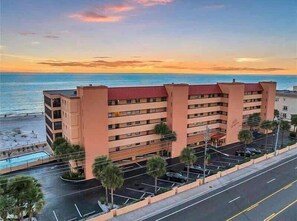 Exterior - Direct Beachfront 3BR | Gulf-View Pool | Madeira (Madeira Beach)