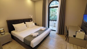 Superior Room, 1 King Bed, Balcony | Minibar, desk, laptop workspace, free WiFi - All Seasons Boutique Hotel - Jerusalem (Jerusalem)
