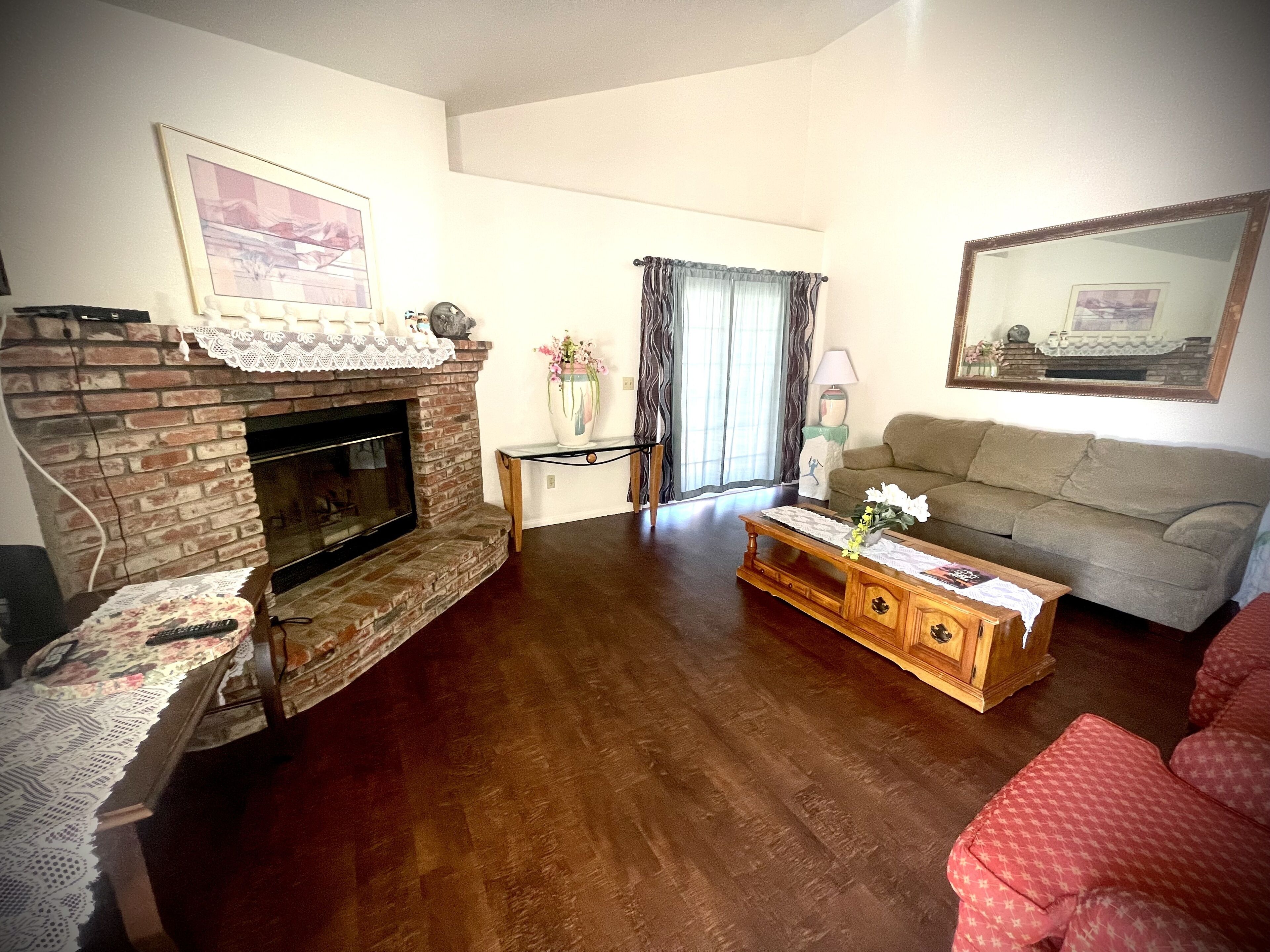 Private Villa with Hot Mineral Water Swimming & Soaking Pool Access