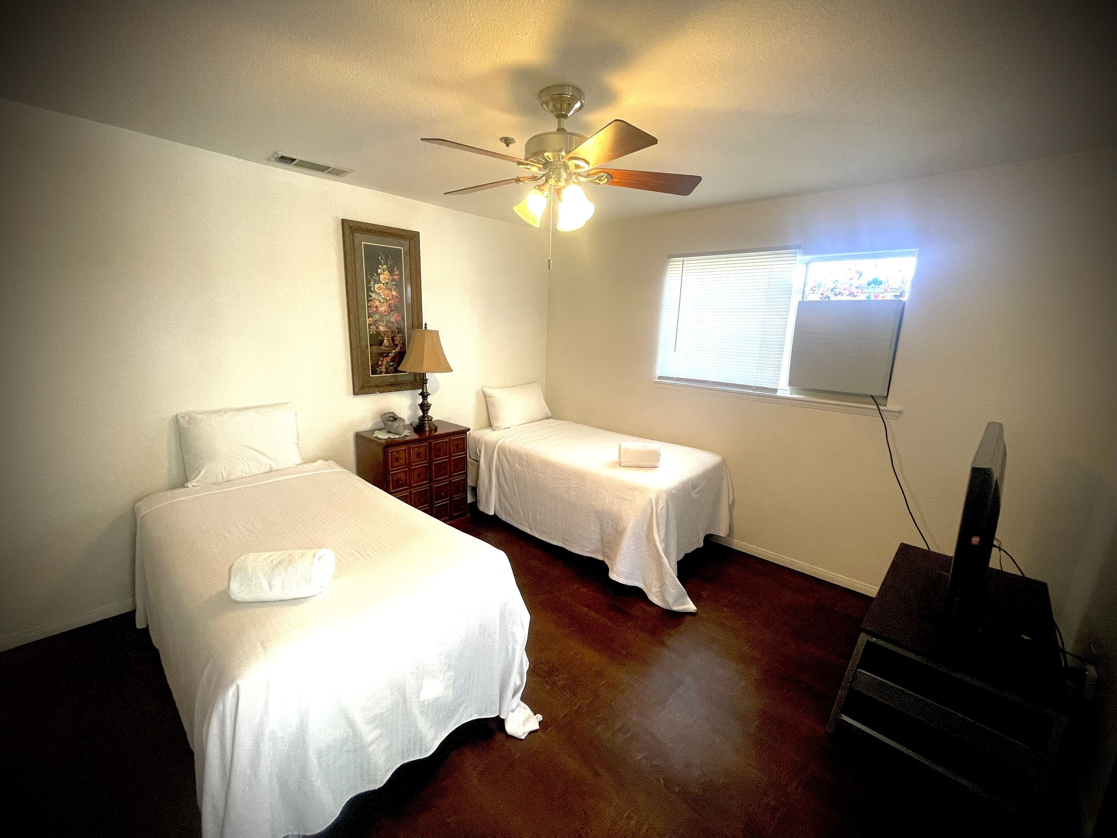 Private Villa with Hot Mineral Water Swimming & Soaking Pool Access