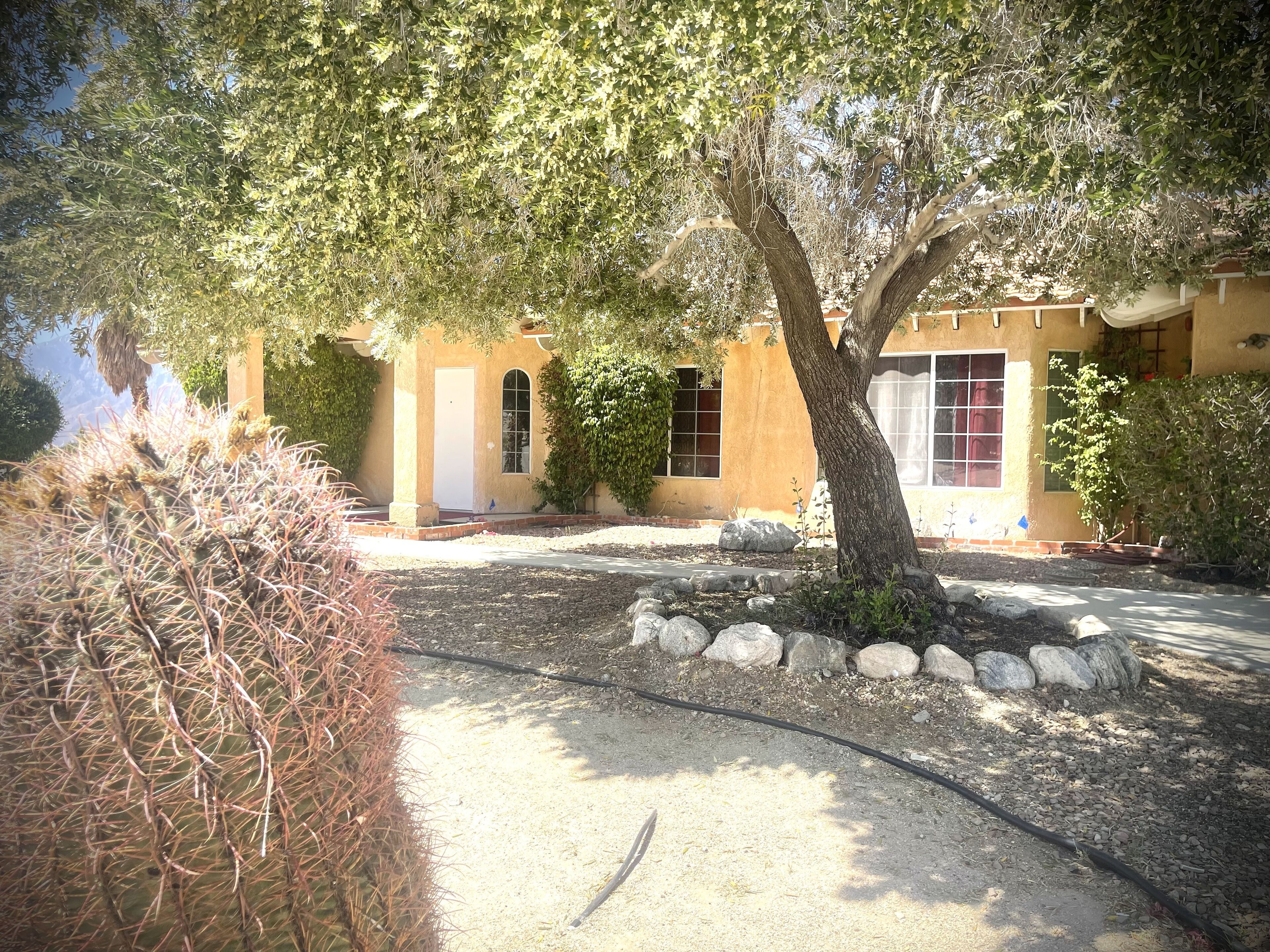 Private Villa with Hot Mineral Water Swimming & Soaking Pool Access