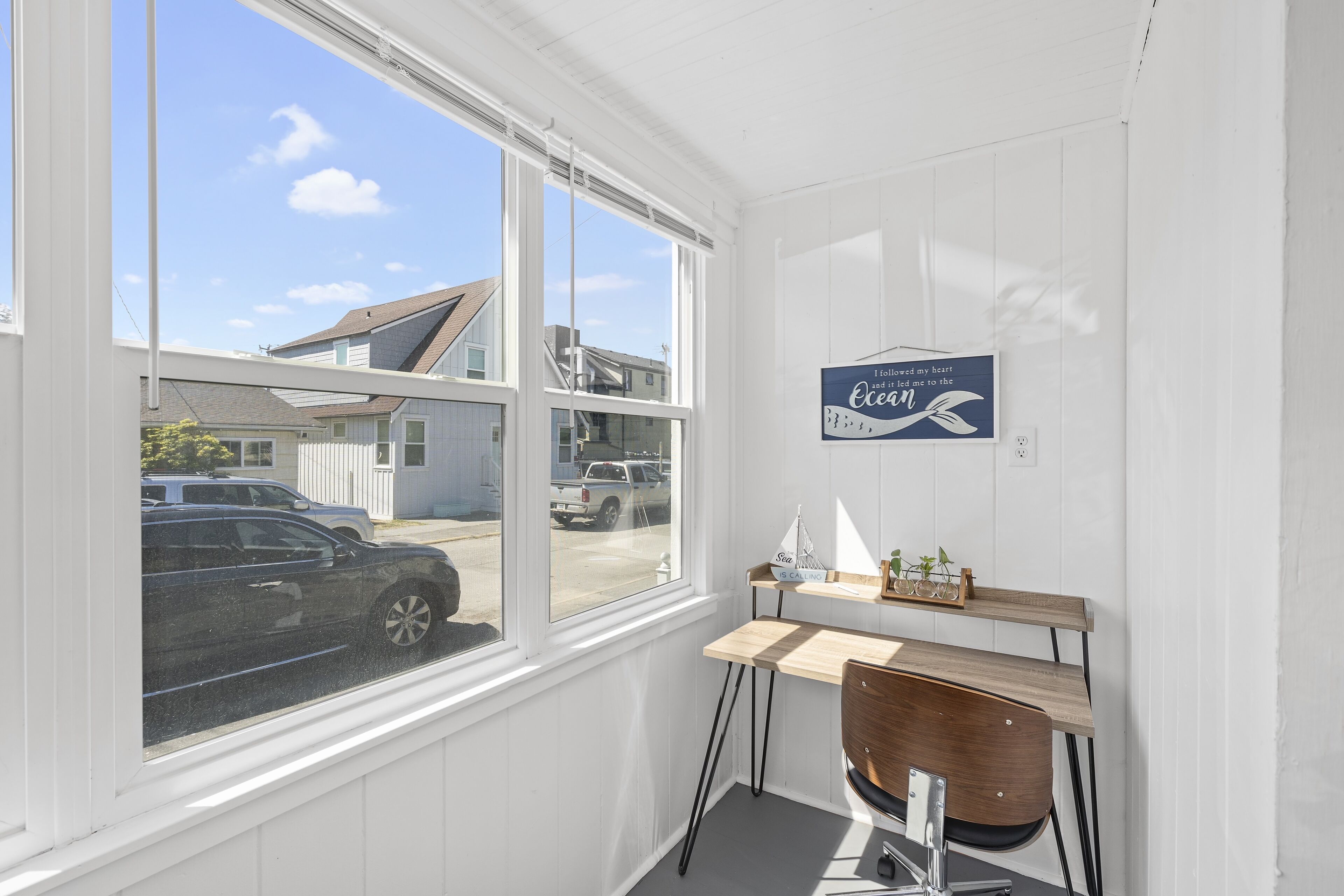 Dedicated working space with high-speed wifi. 