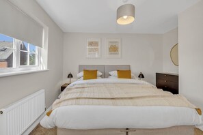 5 bedrooms, WiFi, bed sheets