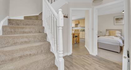 Spacious 5BRM Townhouse – Ideal for Contractors, Corporate Stays & Family Visits