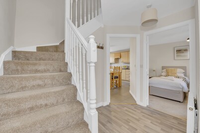 Spacious 5BRM Townhouse – Ideal for Contractors, Corporate Stays & Family Visits