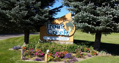 Trout Creek Unit 8, Beautiful newly Decorated Very Clean Condo , Building 2
