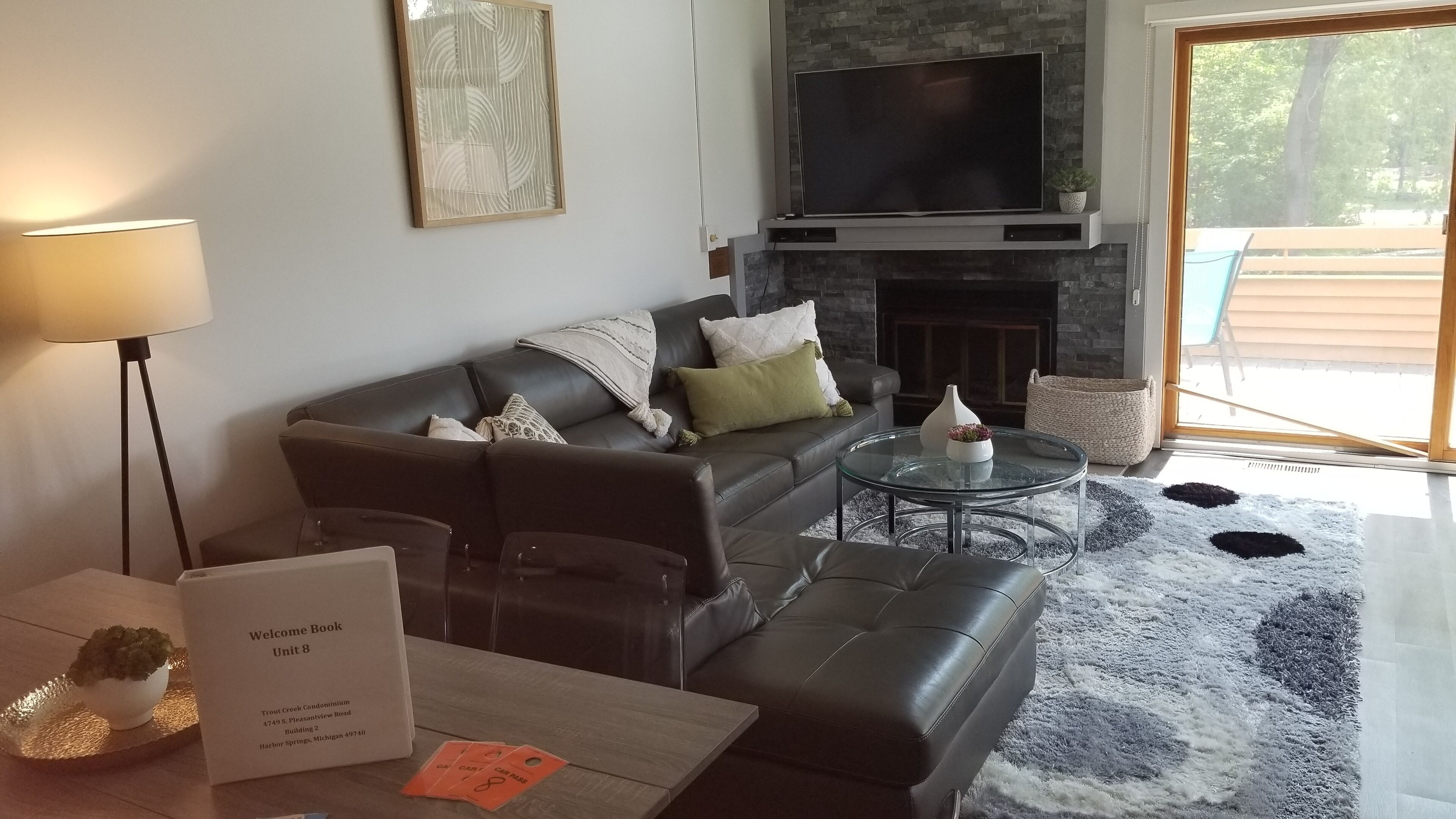 Trout Creek Unit 8, Beautiful newly Decorated Very Clean Condo , Building 2