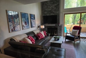 Living area - Fall Color Tour Trout Creek Unit 8, Beautiful newly Decorated Very Clean Condo (Harbor Springs)