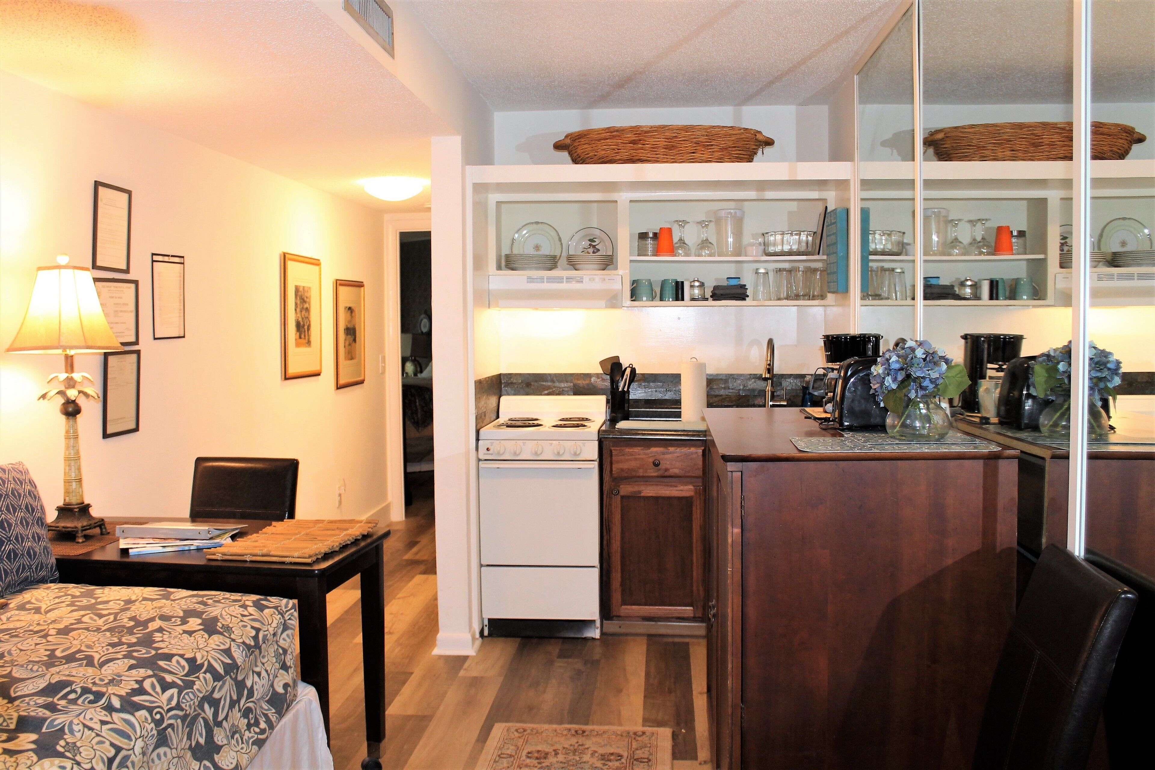 Indoor/Outdoor Pools, Walk to beach, 1/1 condo with resort amenities