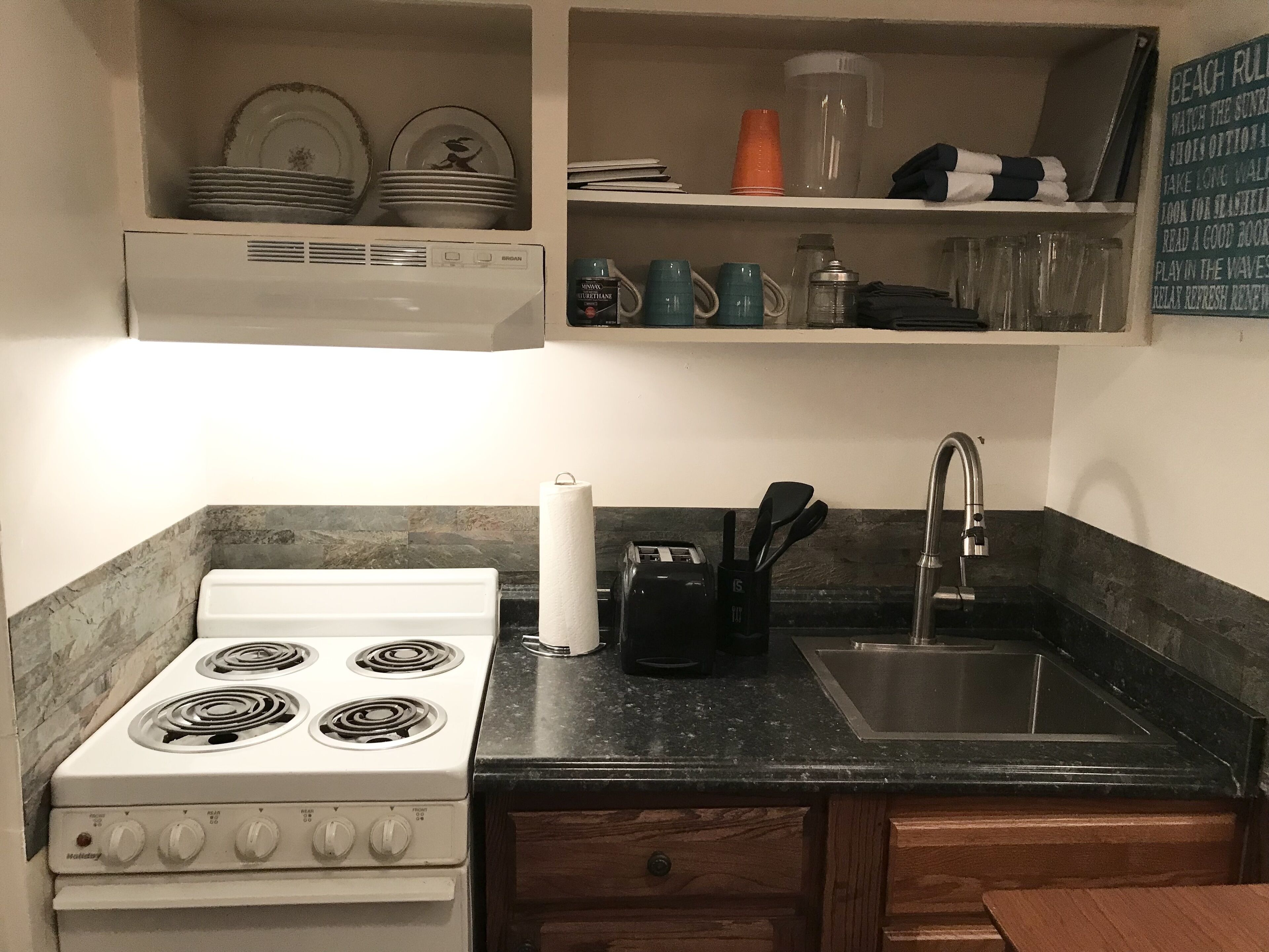 Indoor/Outdoor Pools, Walk to beach, 1/1 condo with resort amenities