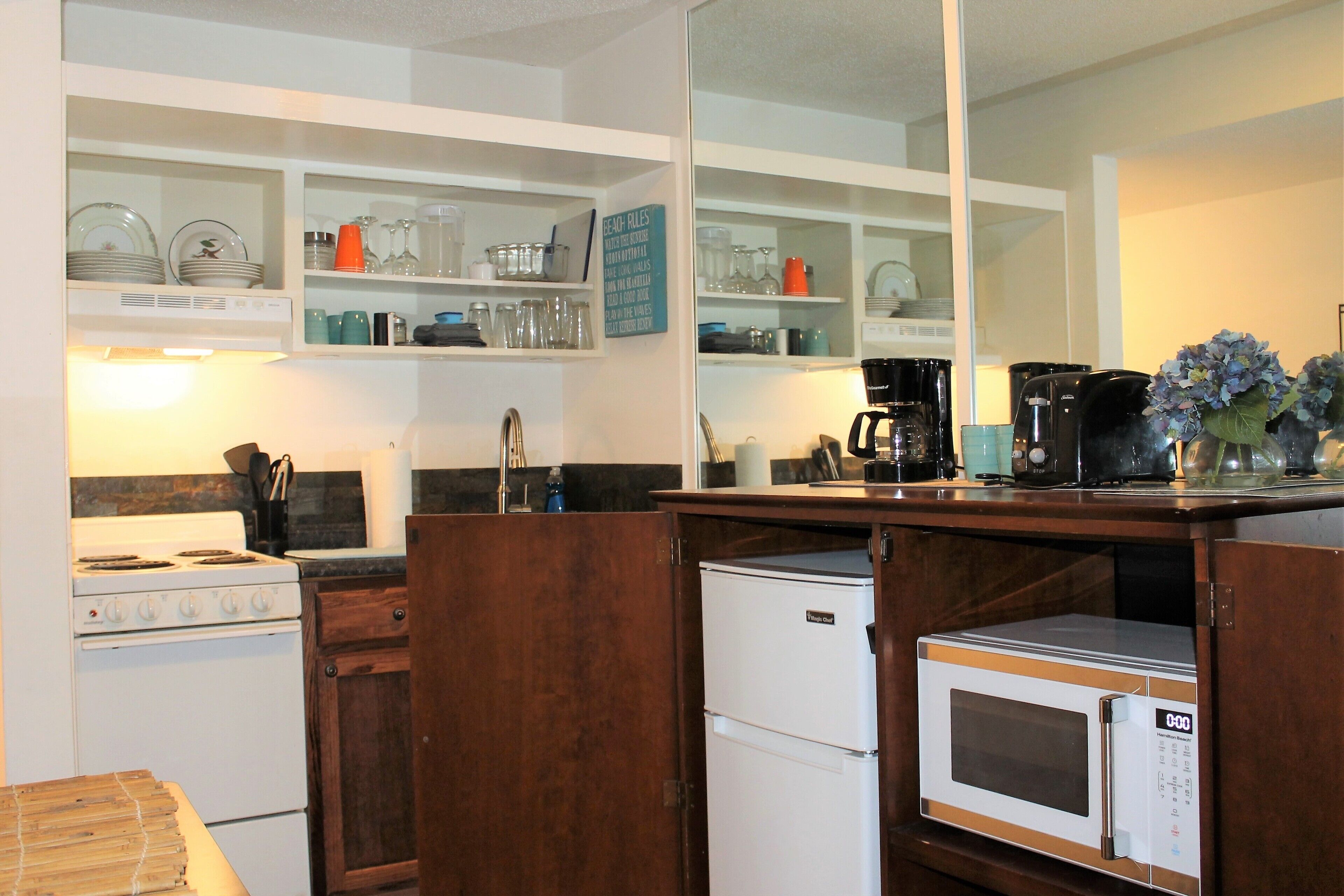 Indoor/Outdoor Pools, Walk to beach, 1/1 condo with resort amenities