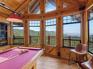 غرفة الألعاب