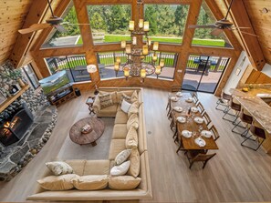 Smart TV, fireplace, books, stereo - A-Frame - sleeps 20 - 2 Fire pits - 2 Hot Tubs - Putting Green (North Fork)