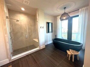Dusche, Regendusche, Haartrockner, Handtücher