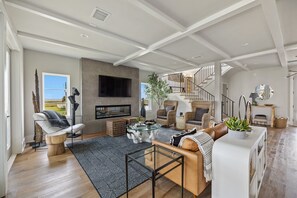 Smart TV, caminetto, tavolo da calcetto, tavolo da ping pong