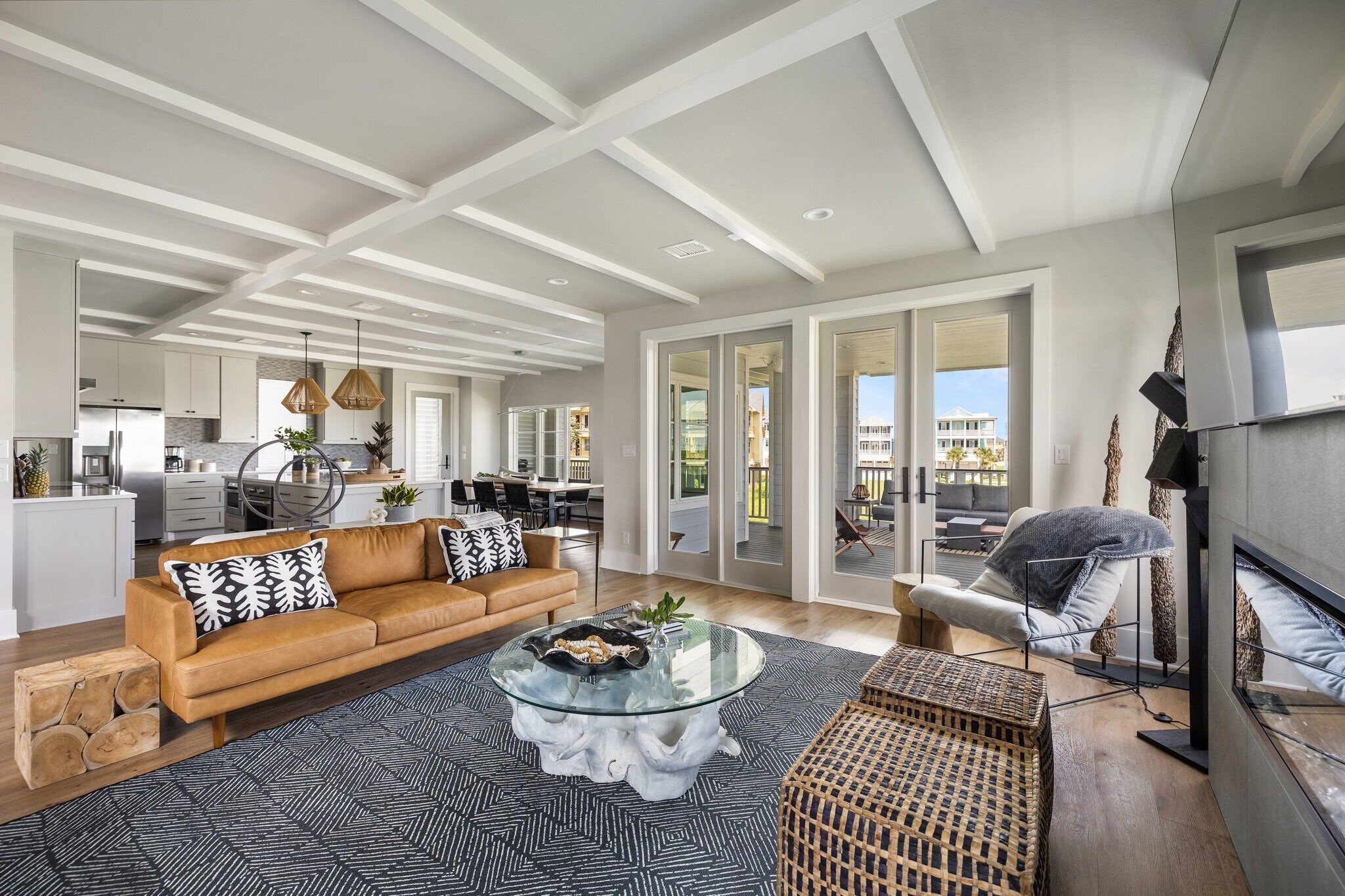 Smart TV, fireplace, table football, ping pong