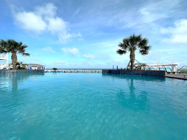 Outdoor pool, an infinity pool