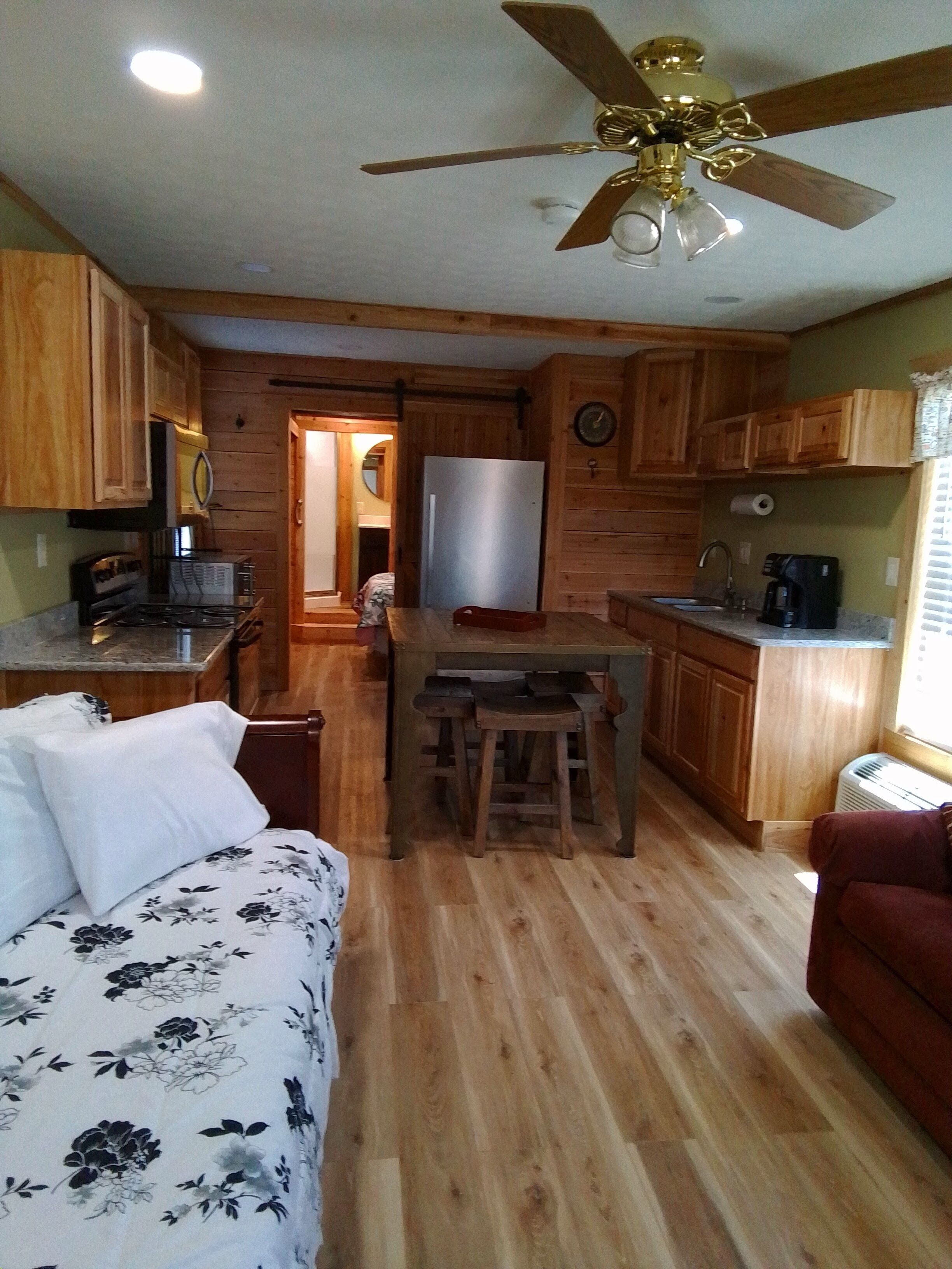 Prairie Springs cabin, quiet country setting, but close to everything!
