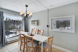 Dining - Mountainside Hideaway (Stowe)