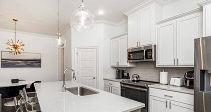 NEW 3 BD/2.5BA Townhouse by LSU