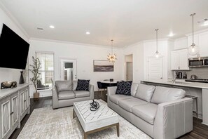 TV - NEW 3 BD/2.5BA Townhouse by LSU (Baton Rouge)