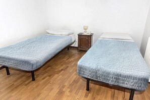 2 bedrooms, bed sheets - S314 - Sirolo, typical house in the historical centre (Sirolo)