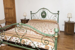 2 bedrooms, bed sheets - S314 - Sirolo, typical house in the historical centre (Sirolo)