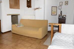 TV - S314 - Sirolo, typical house in the historical centre (Sirolo)