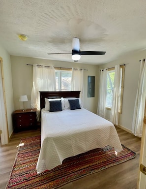 3 bedrooms, desk, iron/ironing board, free WiFi