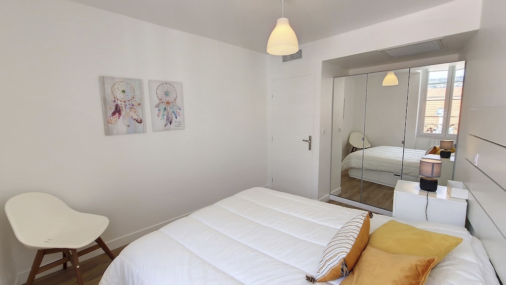 HENRI CAMILLE REAL ESTATE Bambou One bedroom center Cannes Vrbo