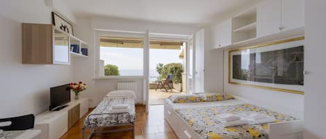 1 bedroom, iron/ironing board, internet, bed sheets