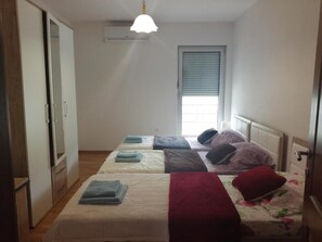 4 Schlafzimmer, Zimmersafe, Bügeleisen/Bügelbrett, kostenloses WLAN