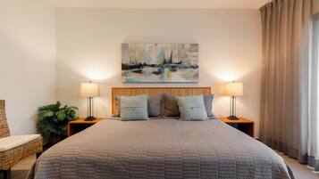 5 soverom, safe på rommet, skrivebord og strykejern/-brett