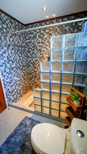Shower, hair dryer, towels, soap - Casa Seven (Isla mujeres)