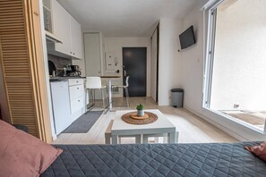 Interior - Center residence. Nice renovated studio with sleeping area, terrace and private parking. (CAPBRETON)