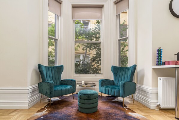 Interior - Bespoke Home for Large Groups - 100m From Taylor Swift Concert (East Melbourne)