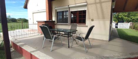 تناول الطعام بالخارج