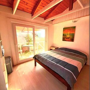 Camera Classic con letto matrimoniale o 2 letti singoli | Con stile personalizzato, Wi-Fi gratuito, lenzuola