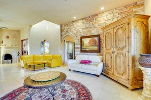Interior - Pet-Friendly Tucson Vacation Rental w/ Huge Yard! (Tucson)