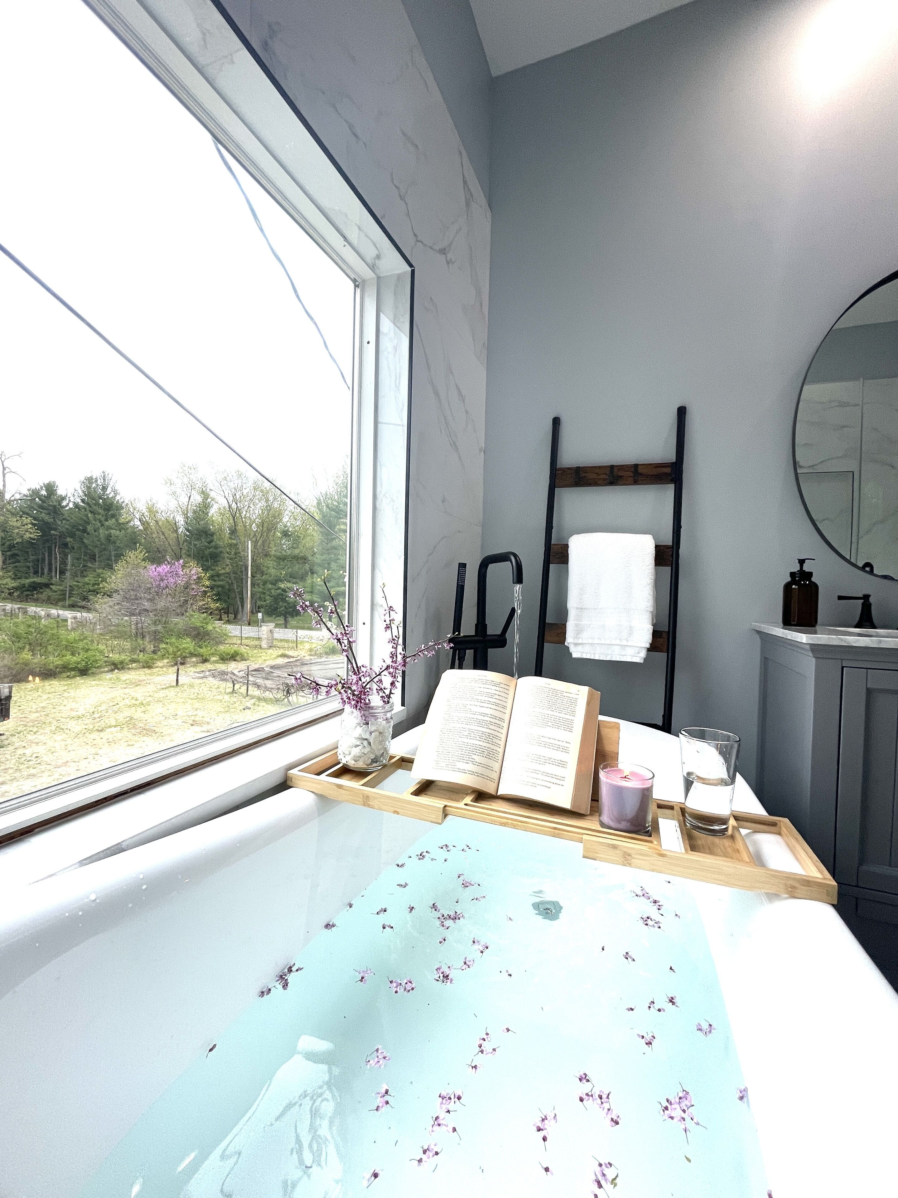 Nature is calling..NEW CONSTRUCTION5 min walk Bass Lake surrounded by forest