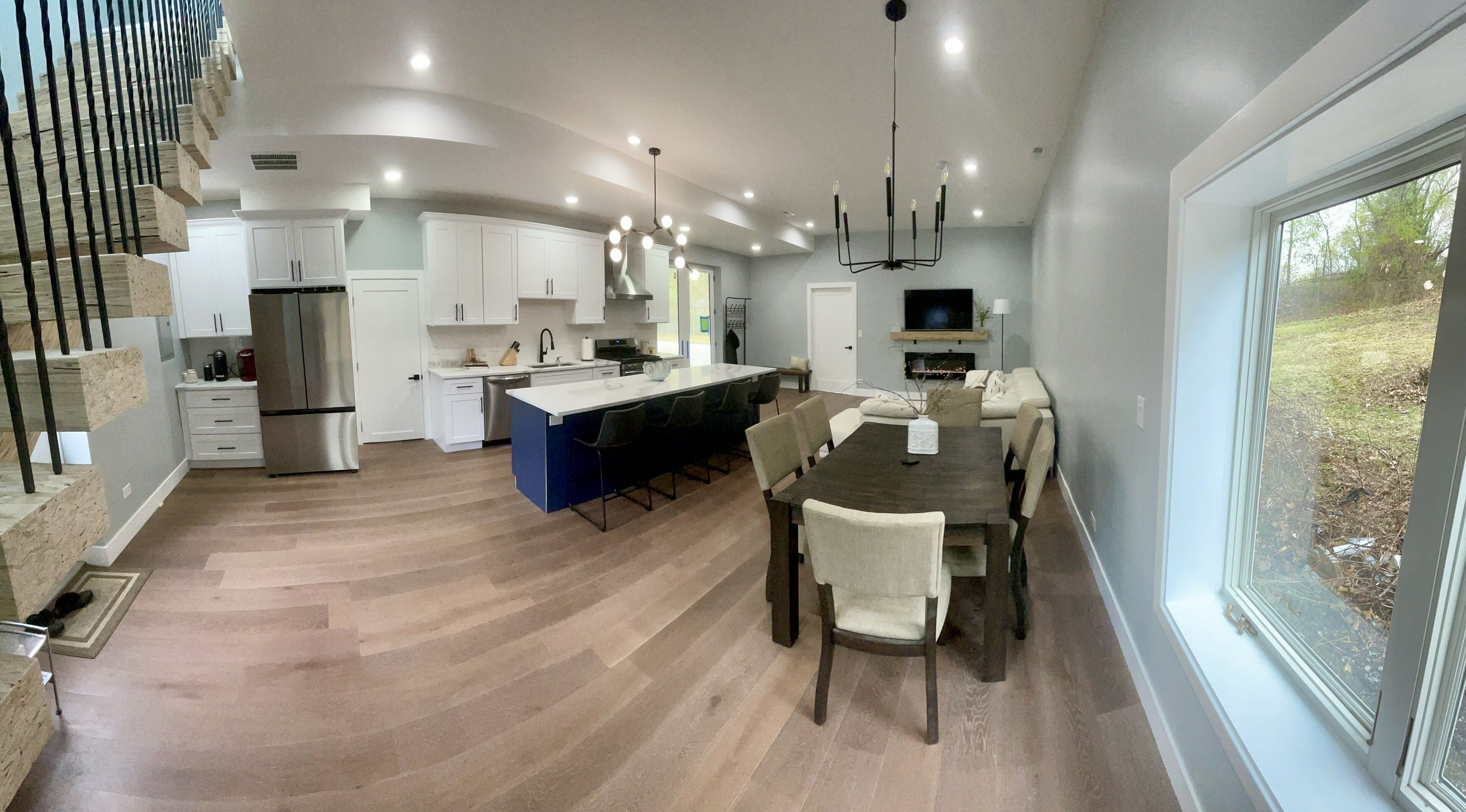 Nature is calling..NEW CONSTRUCTION5 min walk Bass Lake surrounded by forest