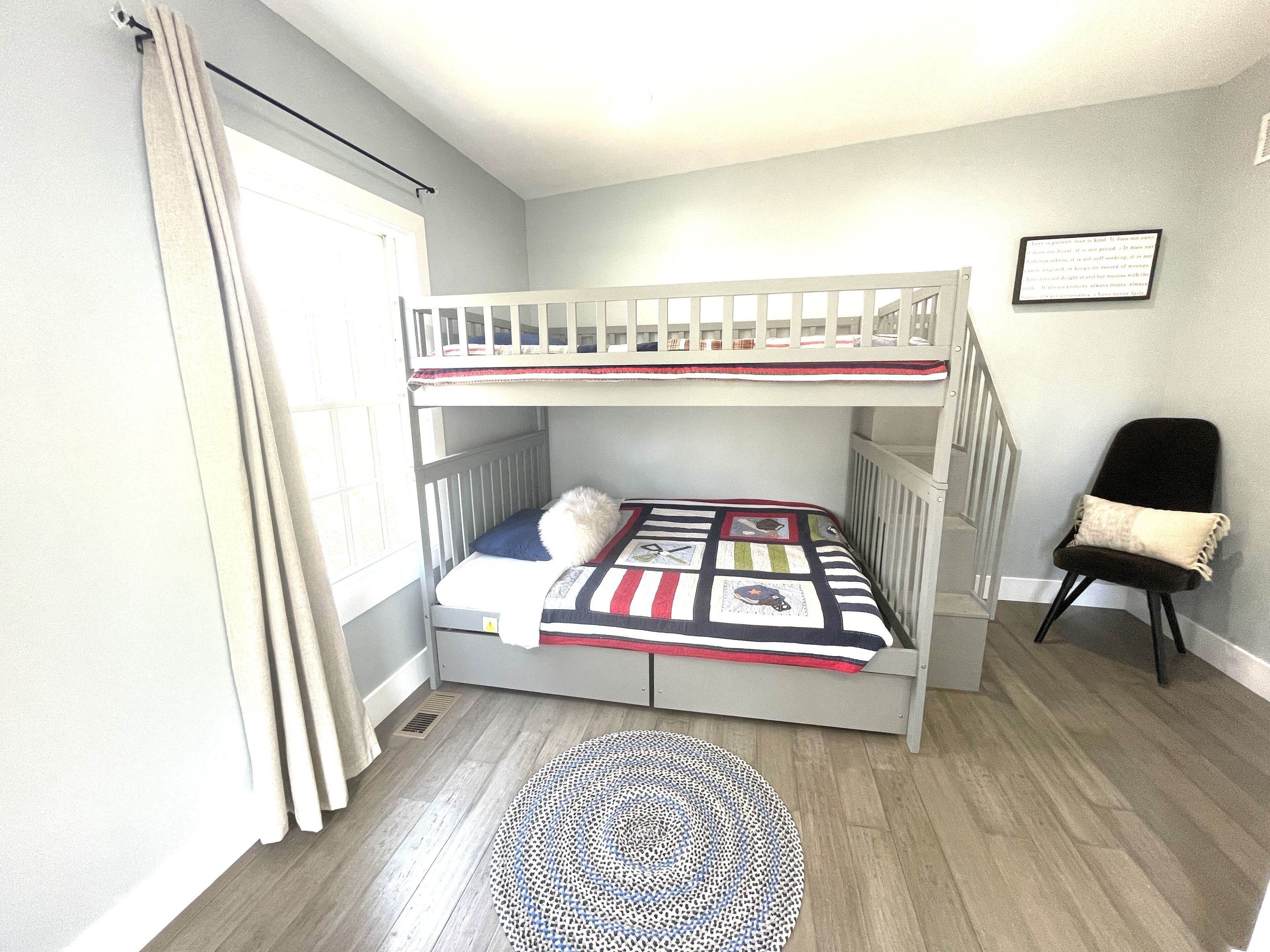 Nature is calling..NEW CONSTRUCTION5 min walk Bass Lake surrounded by forest